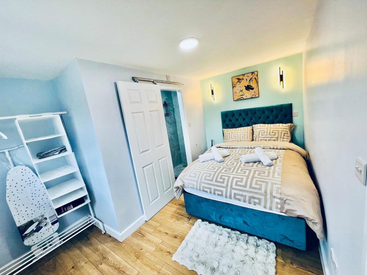 Luxe 1B Chalet, Hottub, Free Parking Nr Ltn Airport, L&D Hosp, Whipsnade Zoo, Fast Trains Into Central London لوتون المظهر الخارجي الصورة